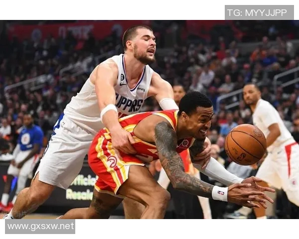 还得练！贝利借掩护中路突破 突然拔起中投打铁绝杀失败