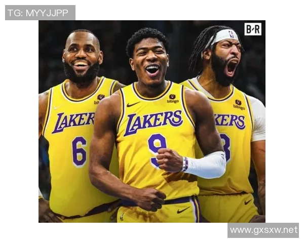 湖人传闻：威斯布鲁克因凯里·欧文交易背叛对詹姆斯置之不理