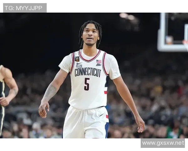 马刺伤员+1,Shams:卡斯尔左髋屈肌拉伤,将休战1到2周 马刺伤员+1,Shams:卡斯尔左髋屈肌拉伤,将休战1到2周