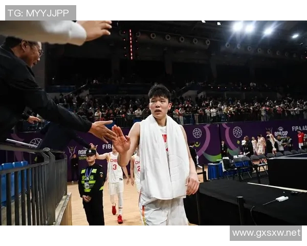 美媒:杨瀚森首次先发球衣被拍卖完成,价格为42356元人民币 美媒:杨瀚森首次先发球衣被拍卖完成,价格为42356元人民币